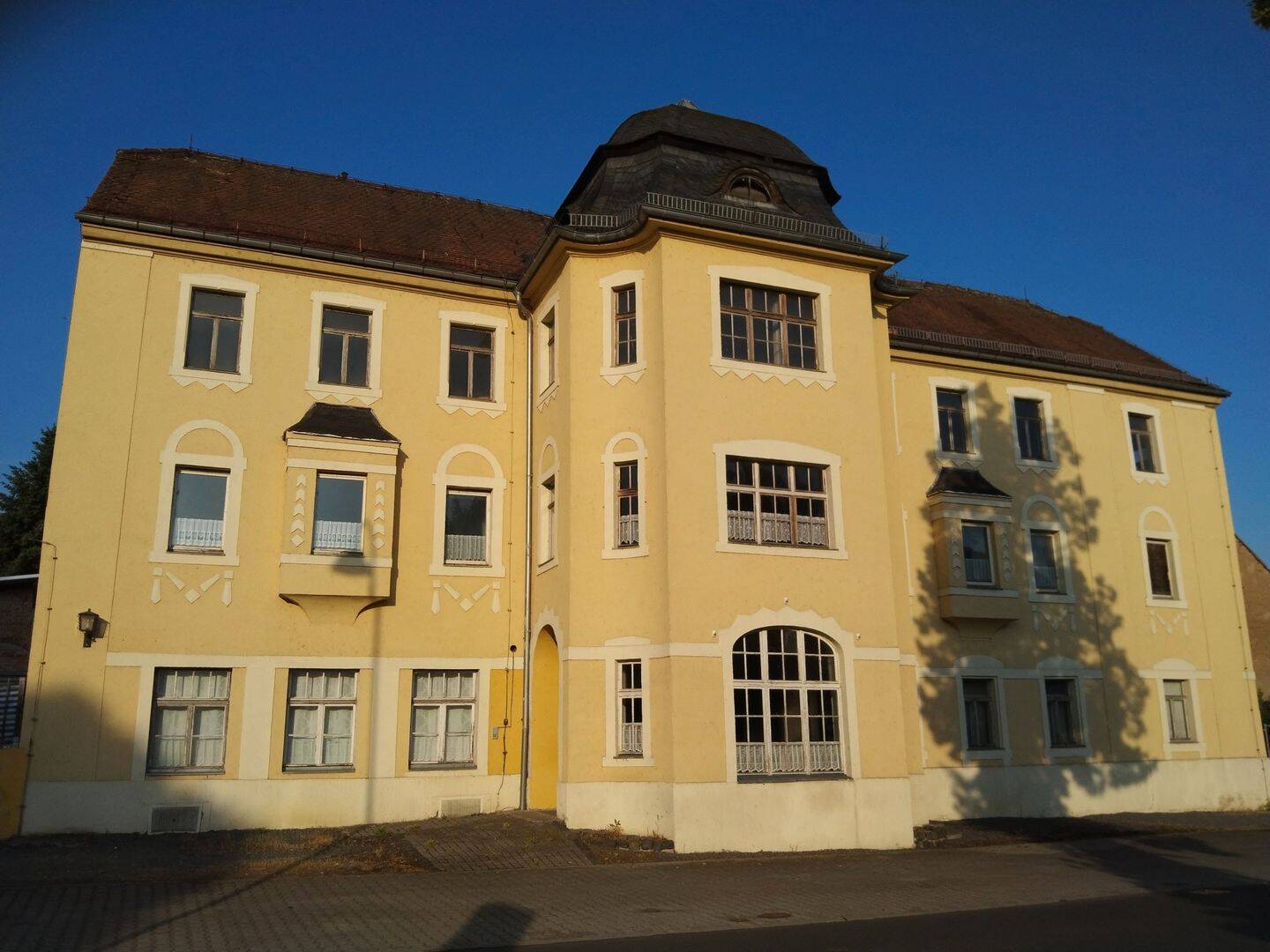 Einzigartiges Anwesen: Historisches Gebäude mit Festsaal, Scheune & Wohnung. (Variante), 4668 Grimma
