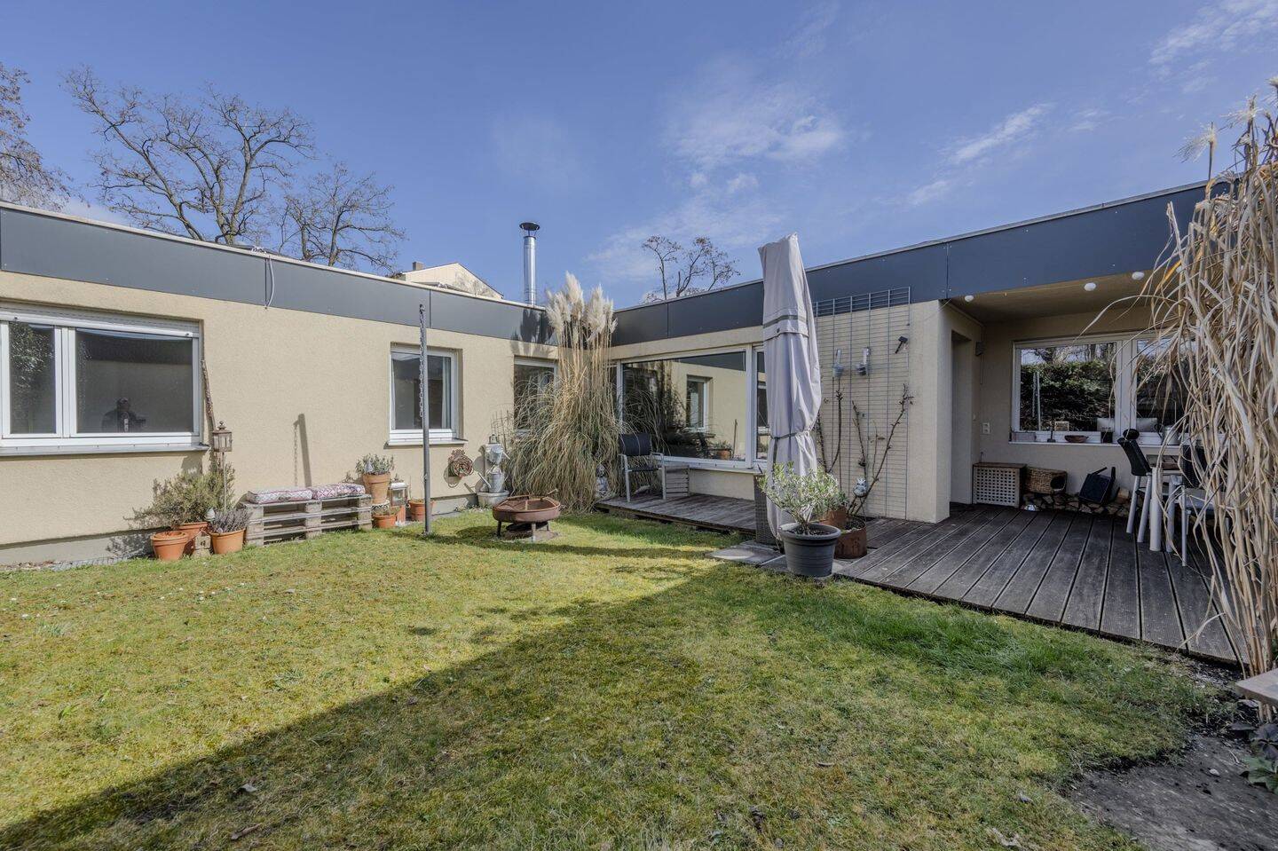 Platz für die große Familie: Bungalow mit zwei Eingängen, 80935 München (Feldmoching-Hasenbergl Milbertshofen-Am Hart)