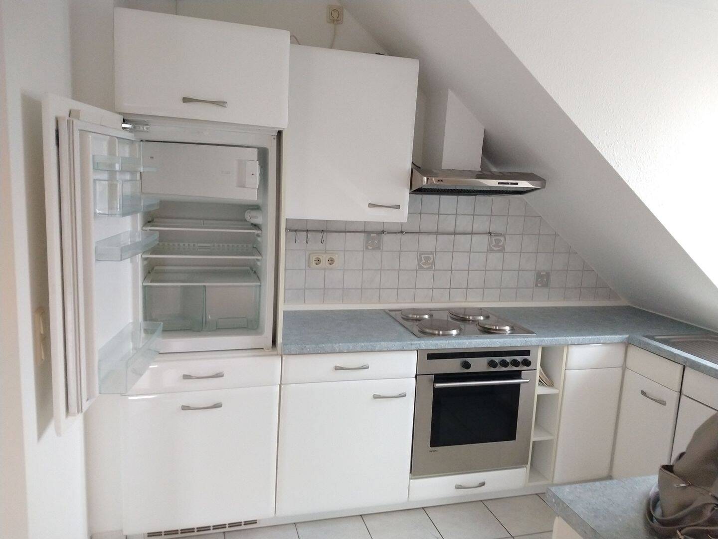 Sympatische 2 Zimmerwohnung sehr gepflegt mit Stellpaltz, Balkon und Einbauküche, 91126 Schwabach