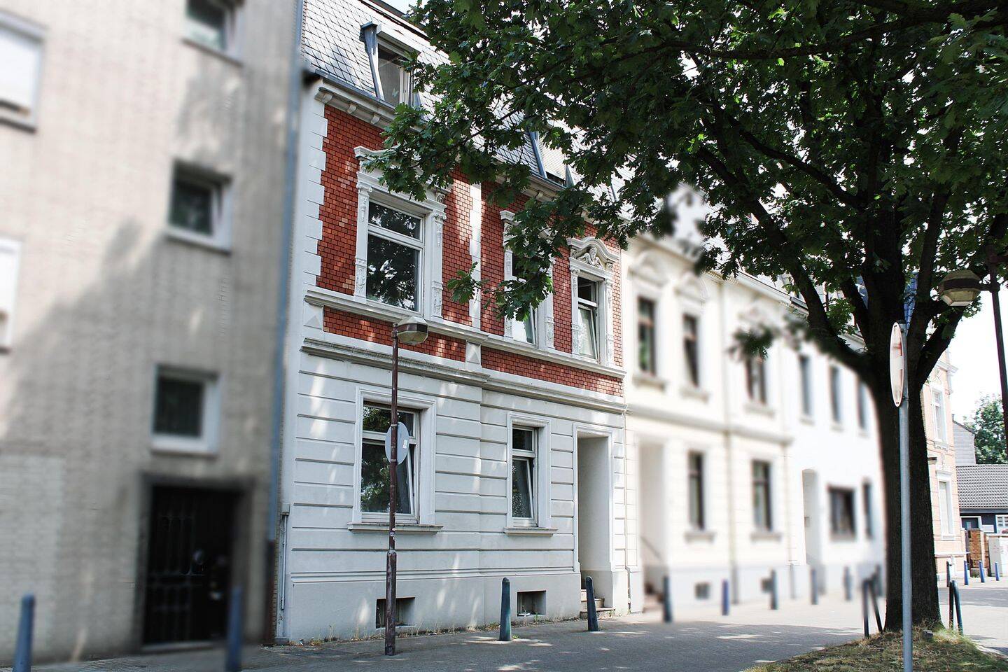DREI WOHNUNGEN mit attraktivem Grundriss für Paare und Familien *203,29 m² gesamt *ca. 201 m² Grundstück mit Garage, 47137 Duisburg (Mittelmeiderich Obermeiderich Untermeiderich)