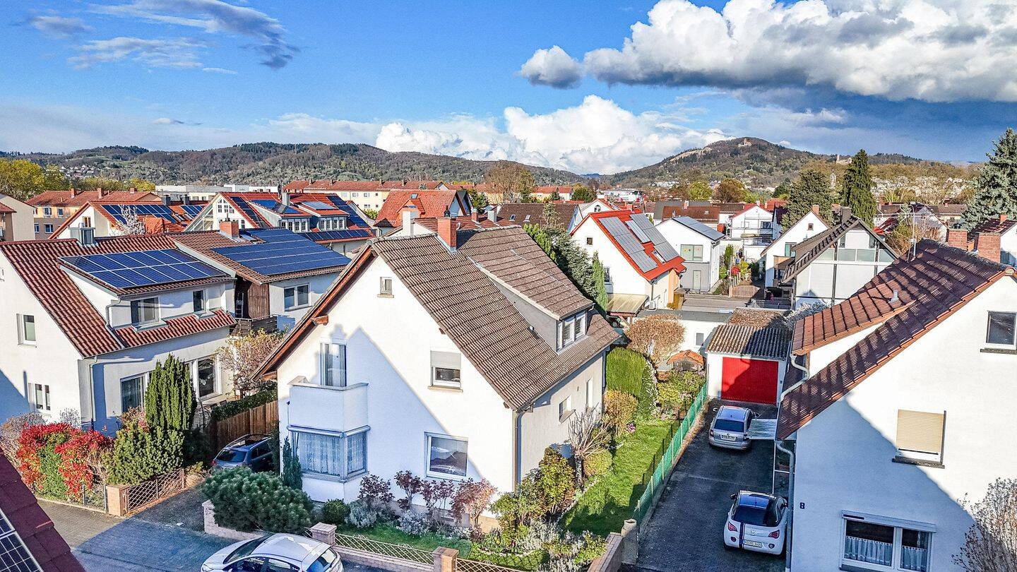 Familienglück mit Garten | Freistehendes Zweifamilienhaus in Weinheim, 69469 Weinheim