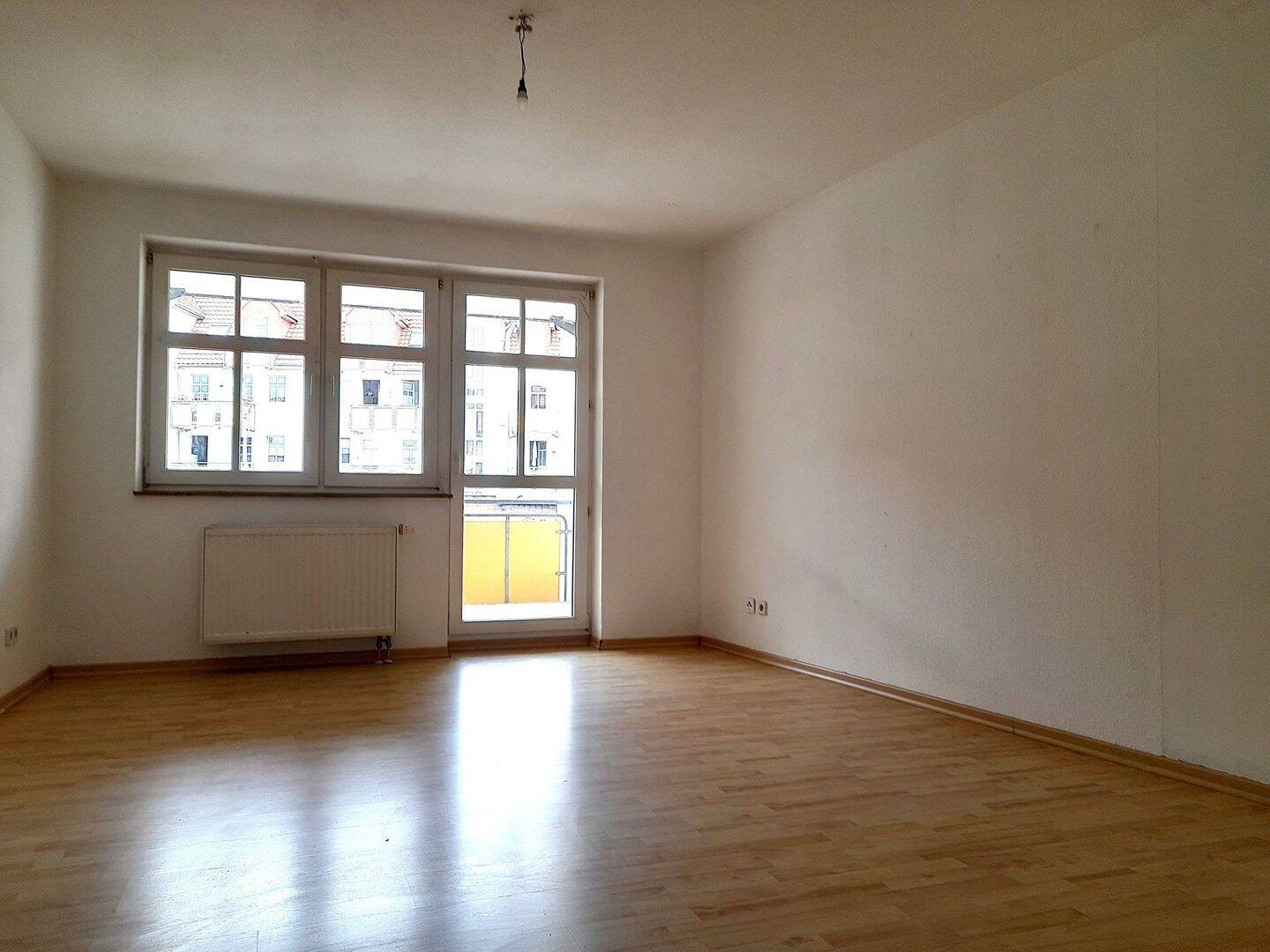 Helle 1-Zimmerwohnung mit Balkon in beliebter Wohnlage von Arnstadt, 99310 Arnstadt