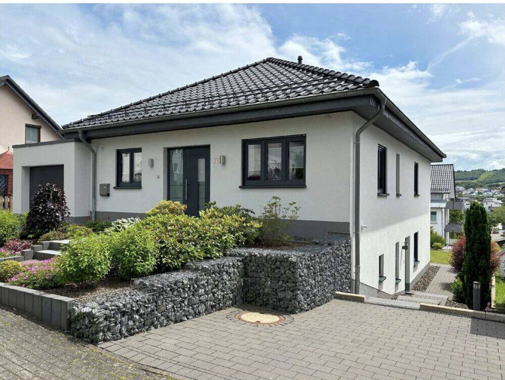 Modernes Wohnglück – Neuwertiges Einfamilienhaus mit Einliegerwohnung, 59929 Brilon