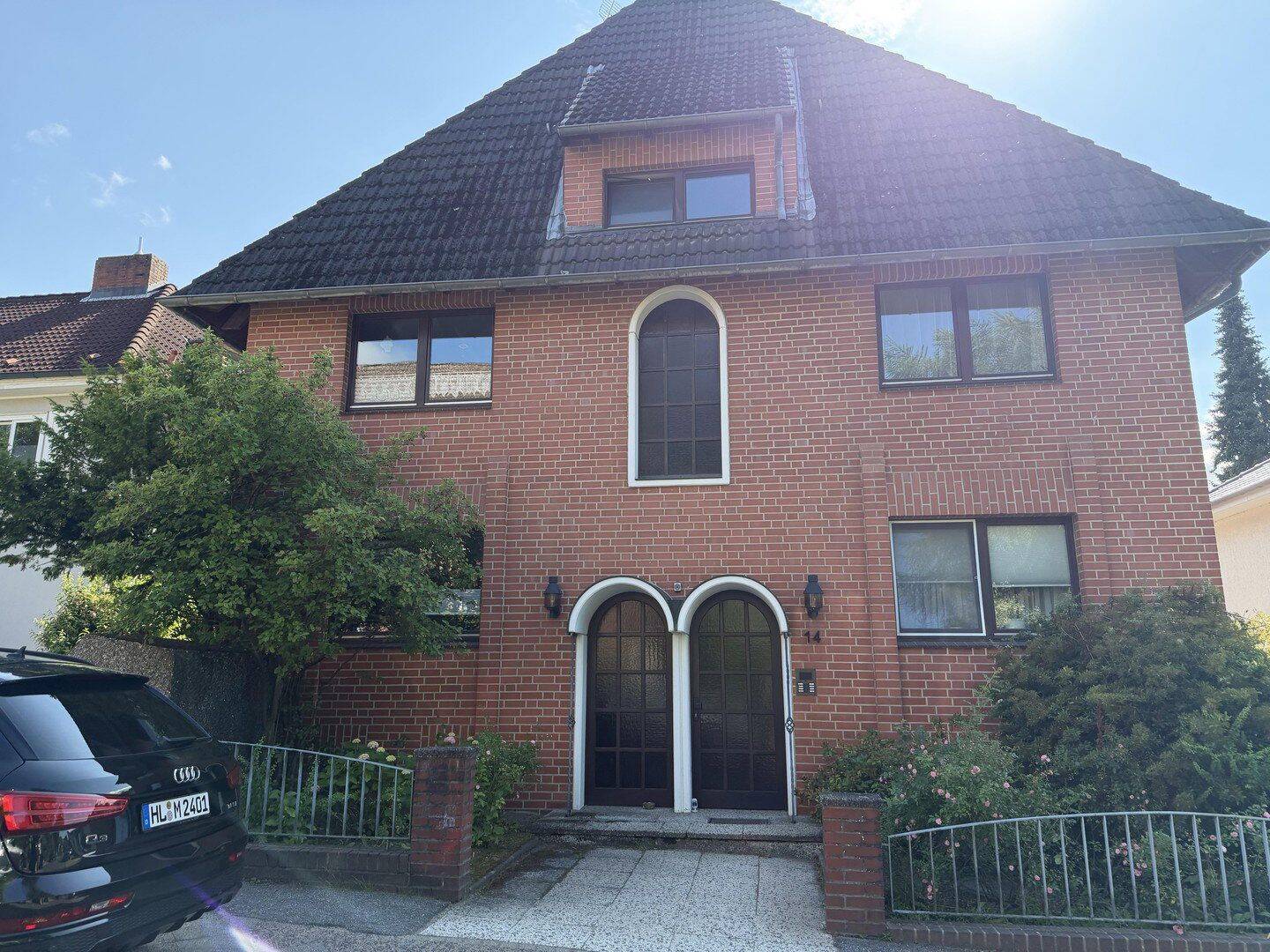 Helle 2-Zimmer-Wohnung mit Süd-West-Balkon in unmittelbarer Nähe zum Stadtpark, 23568 Lübeck (Schlutup Sankt Gertrud)