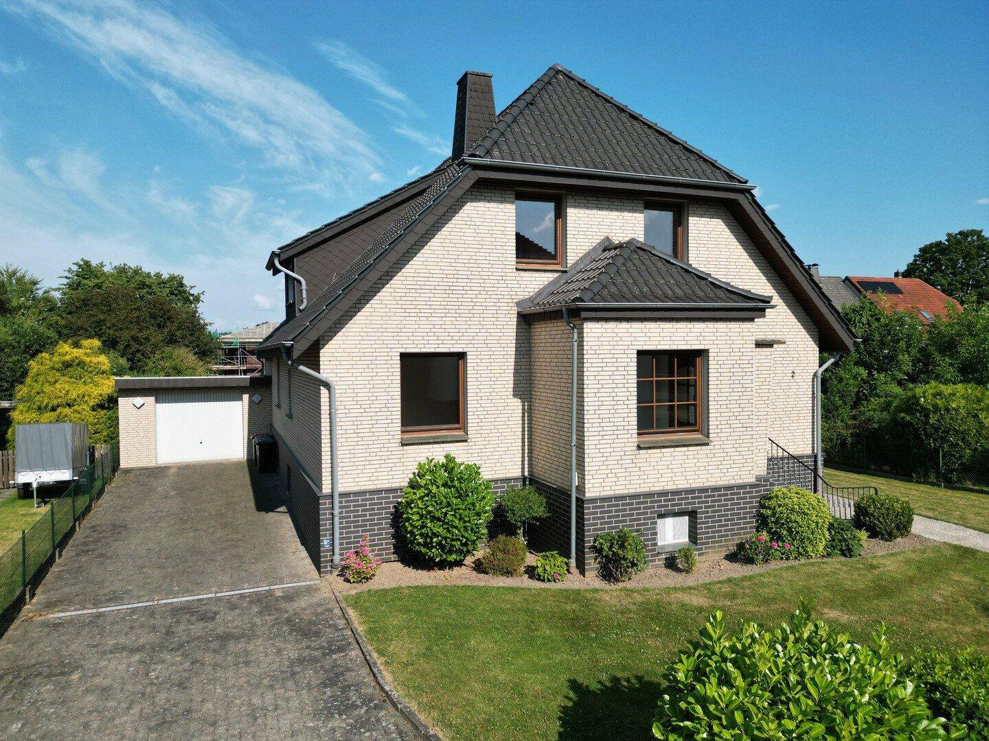 Ein- bis Zweifamilienhaus mit großem Garten in Löhne-Mennighüffen, 32584 Löhne