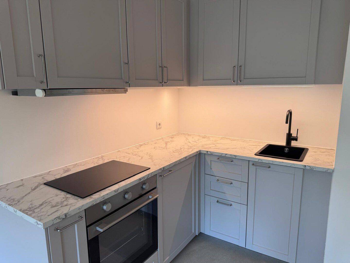 Berlin-Nikolassee: Sanierte 43 qm Wohnung mit Küche, renoviertem Bad und großem Balkon im Grünen, 14129 Berlin (Steglitz-Zehlendorf Nikolassee Zehlendorf Schlachtensee)