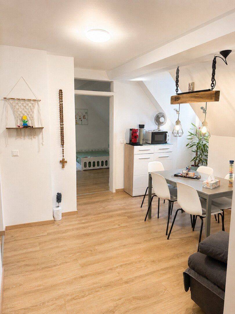 Charmante 4-Zimmer-Dachgeschosswohnung – modern und gemütlich, 93133 Burglengenfeld