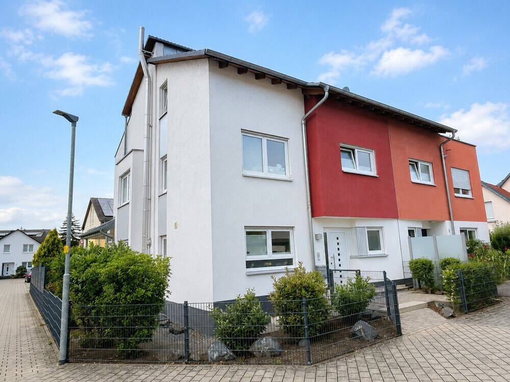 Moderne, große Doppelhaushälfte mit Garten, Garage und Sauna in Bensheim-Auerbach, 64625 Bensheim