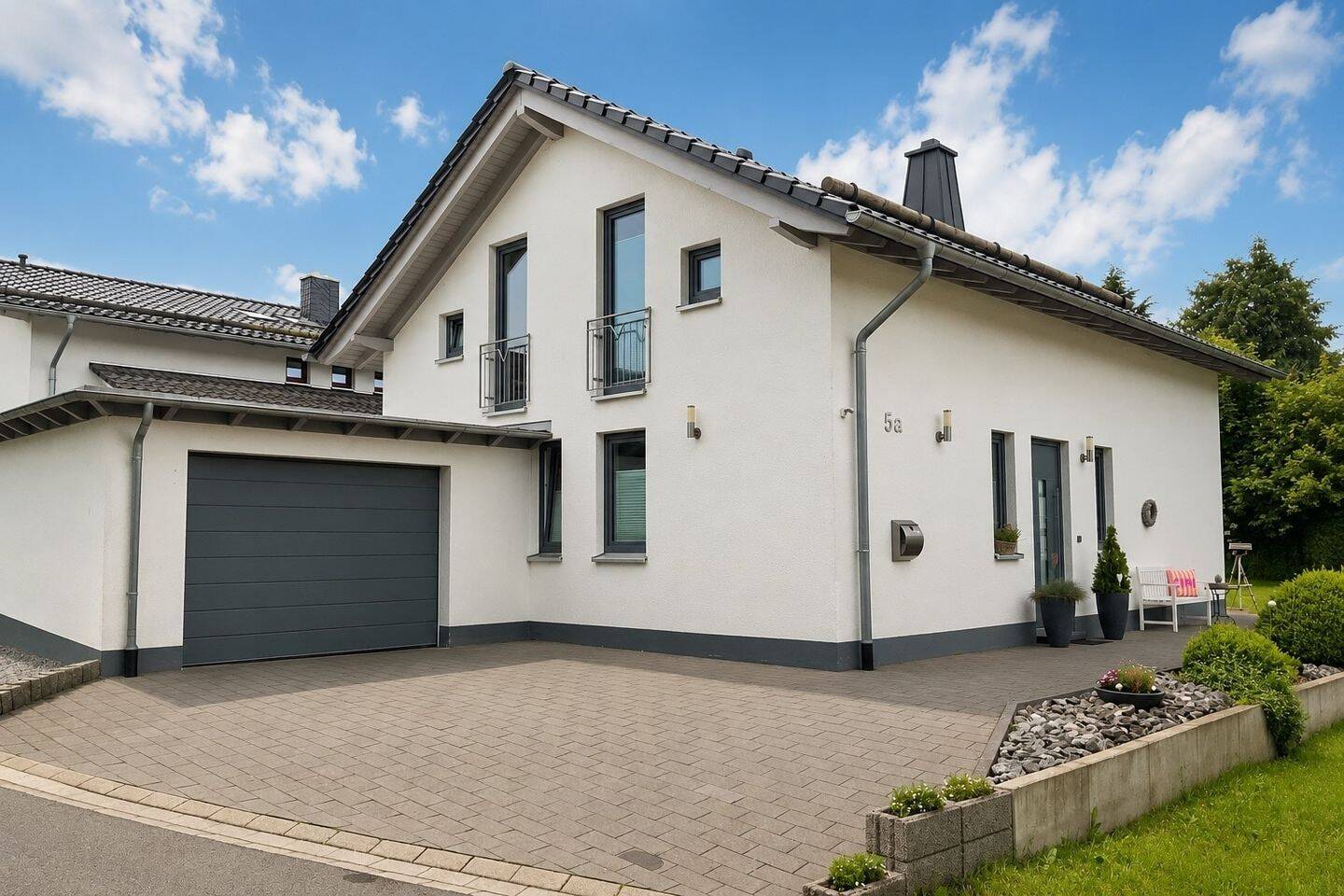 Baujahr 2018! Modernes Zuhause für Ihre Familie! Einfamilienhaus mit Garage in Brilon-Altenbüren, 59929 Brilon