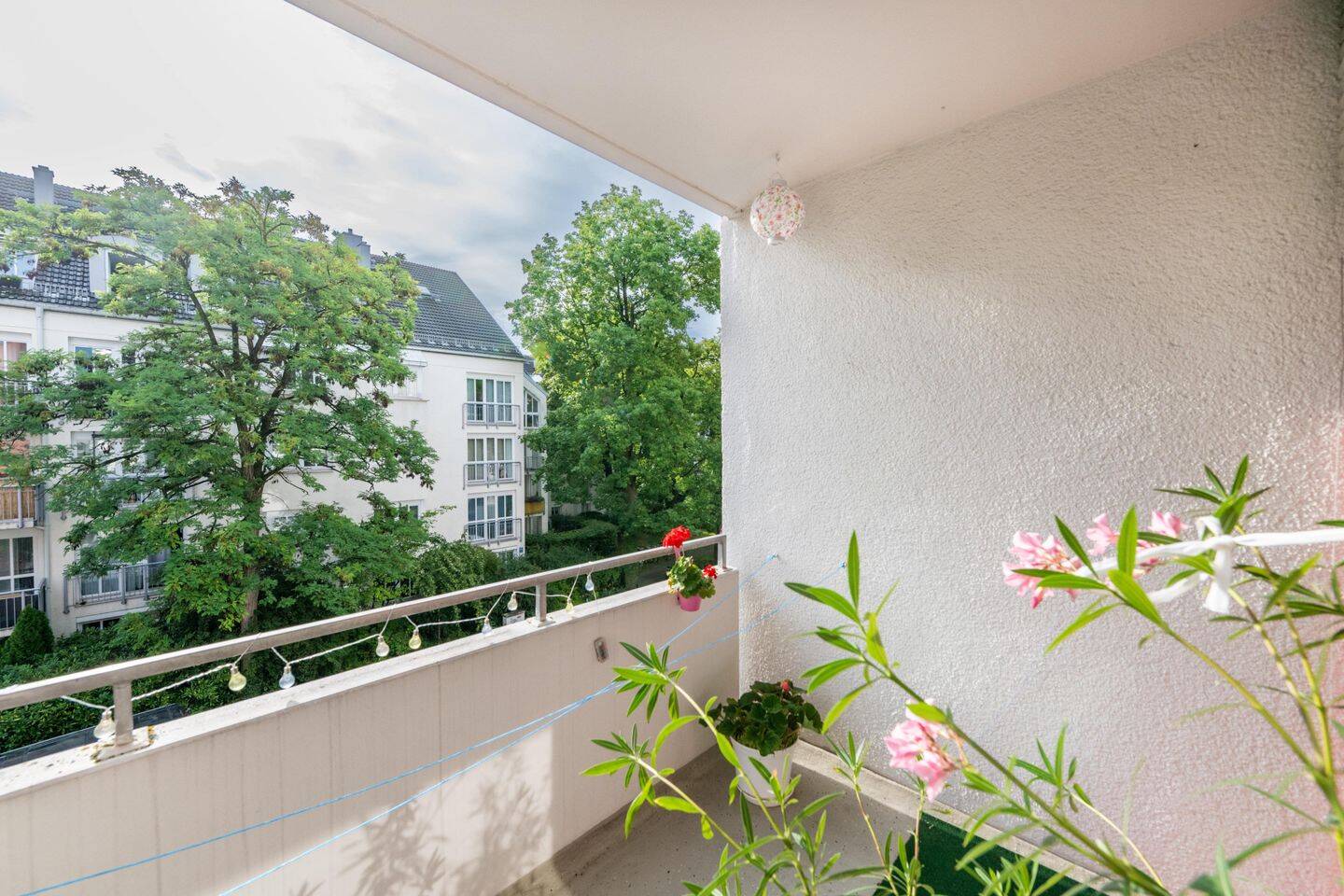 Charmante 1-Zimmer-Wohnung mit Balkon und Tiefgaragenstellplatz in München-Obersendling, 81379 München (Sendling Sendling-Westpark Thalk. Obersendl.-Forsten-Fürstenr.-Solln)