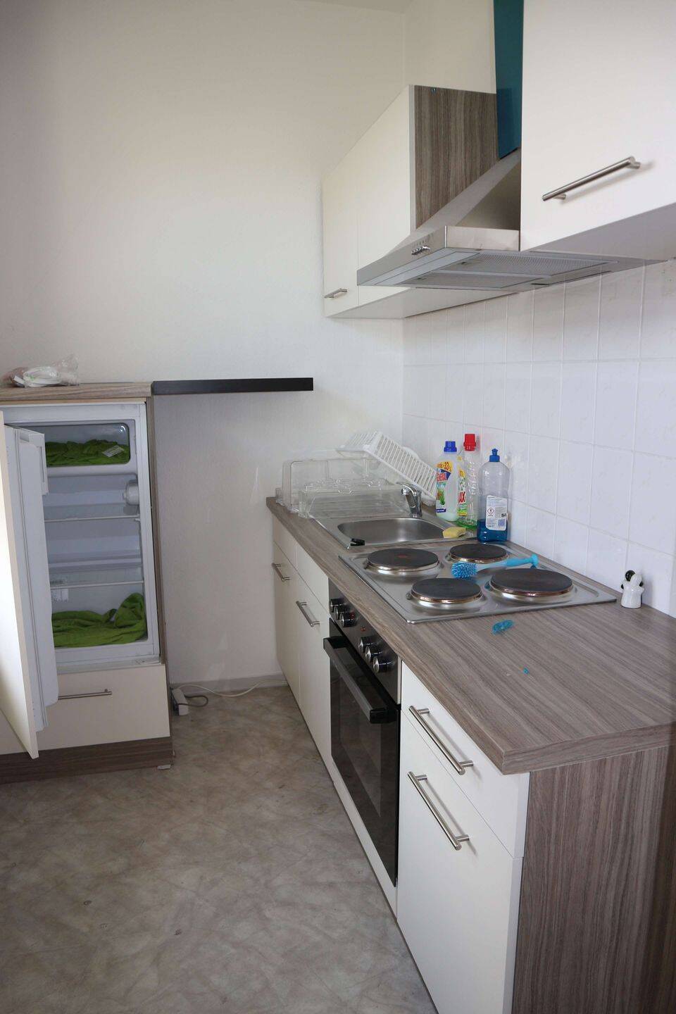3.OG inkl. EBK – Laminat und Bad mit Wanne – Tageslichtküche, 9113 Chemnitz