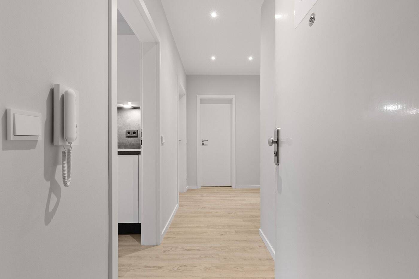 2-Zimmer-Wohnung, Balkon, Bad mit Fenster und Tiefgaragenstelllatz in Hamburg-Barmbek, 22305 Hamburg (Hamburg-Nord Barmbek-Nord Barmbek-Süd Winterhude)