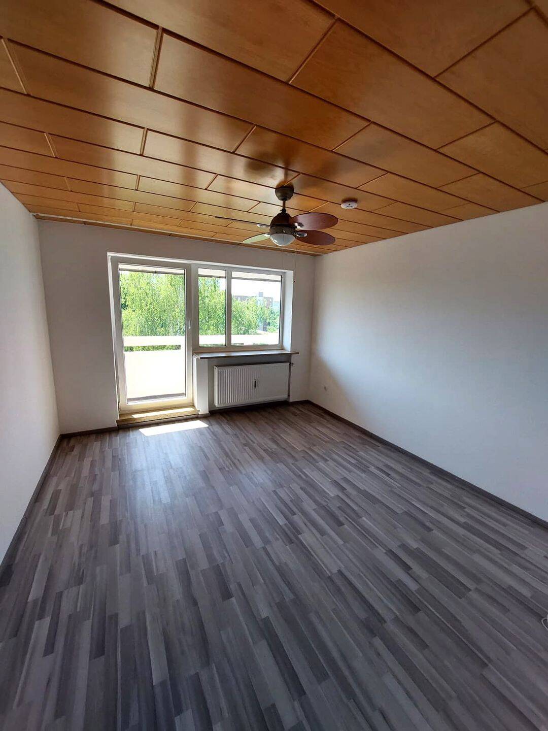 Moderne 3 Zimmer Wohnung mit großem Südbalkon und Aufzug, 90471 Nürnberg (Dutzendteich Langwasser Neuselsbrunn Stadion Zollhaus)