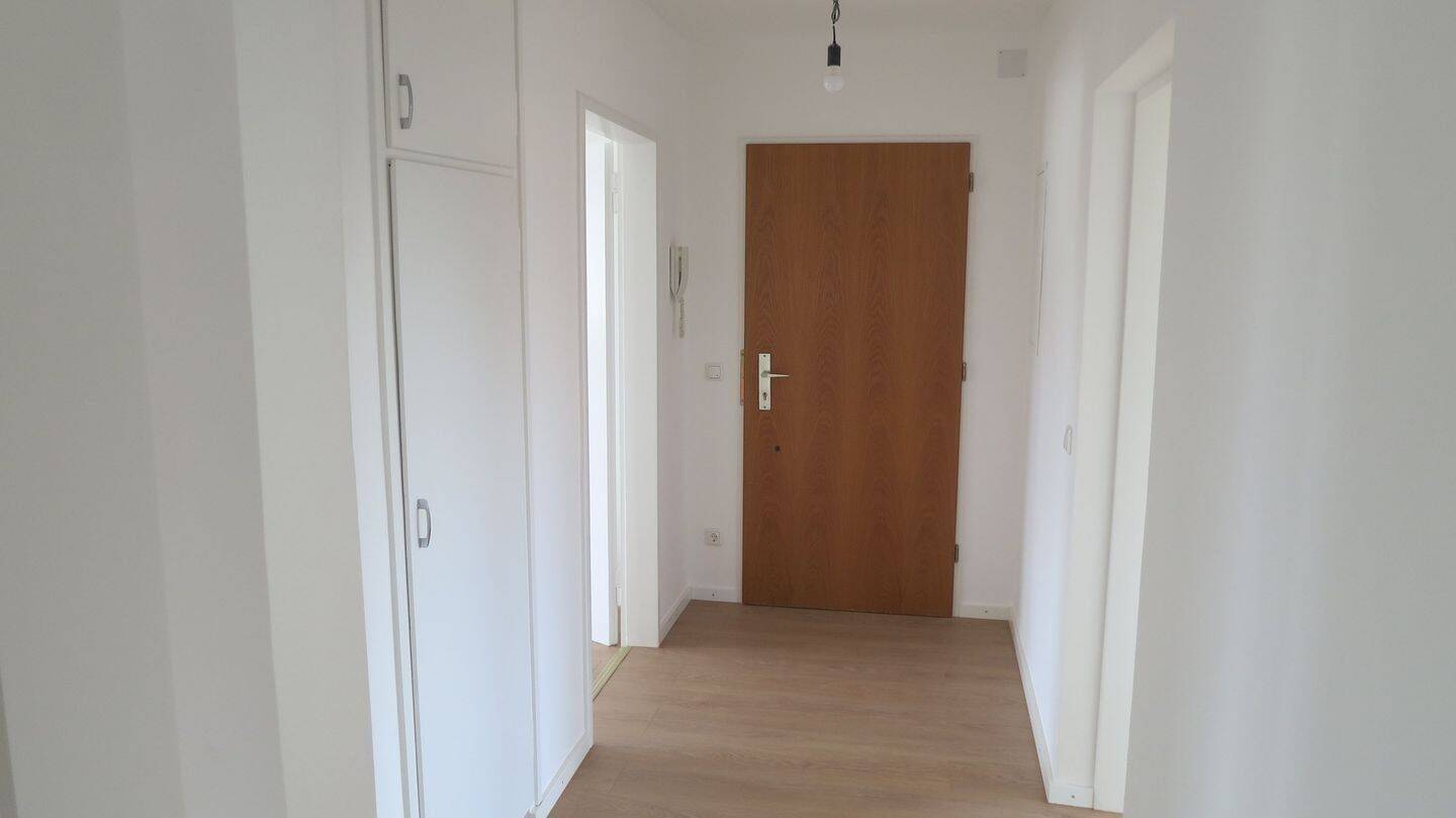 Erstbezug nach Renovierung: 3-Zimmerwohnung mit Balkon im 1. OG, 85635 Höhenkirchen-Siegertsbrunn