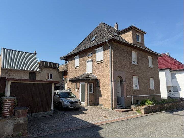 Wohnhaus mit Garage und Carport in Lengers, 36266 Heringen (Werra)