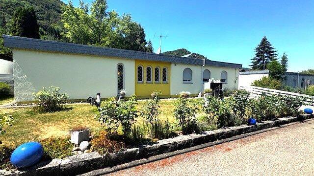 Großzügiger Bungalow mit Wintergarten und traumhaften Grundstück., 73252 Lenningen