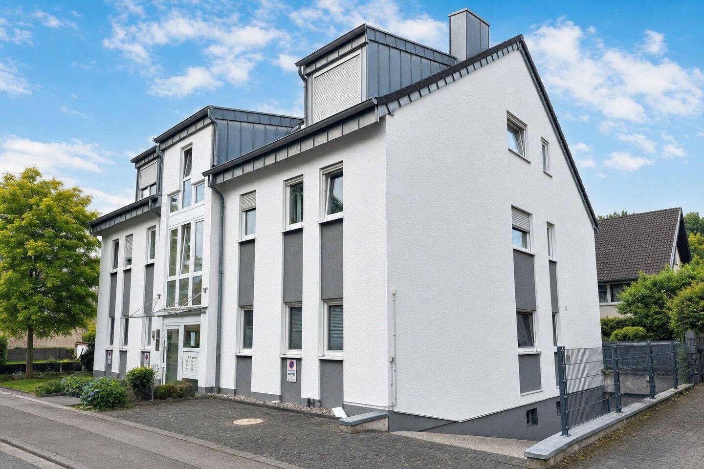 MANNELLA *Moderne 3-Zimmer-Wohnung* im Erdgeschoss mit Gartenanteil, 53859 Niederkassel
