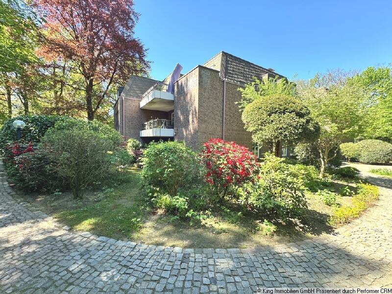 **Wellingsbüttler Weg** – ca. 100 m², 3,5 Zim. EG-Wohnung, EBK, Terrasse, inkl. TG-Stellplatz, 22391 Hamburg (Wandsbek)