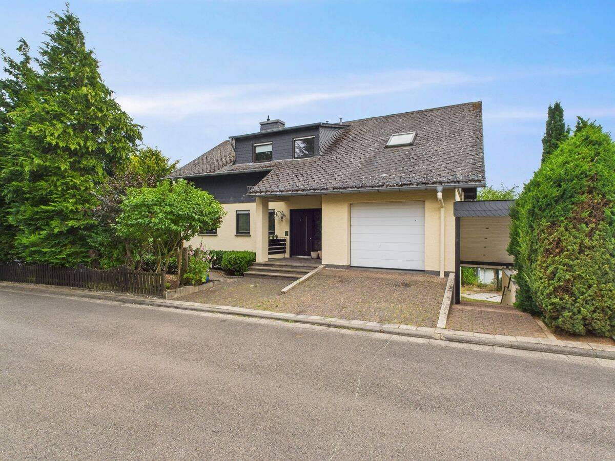 Großzügiges Einfamilienhaus mit ELW, großem Garten in ruhiger Wohnlage von Kümbdchen bei Simmern., 55471 Kümbdchen