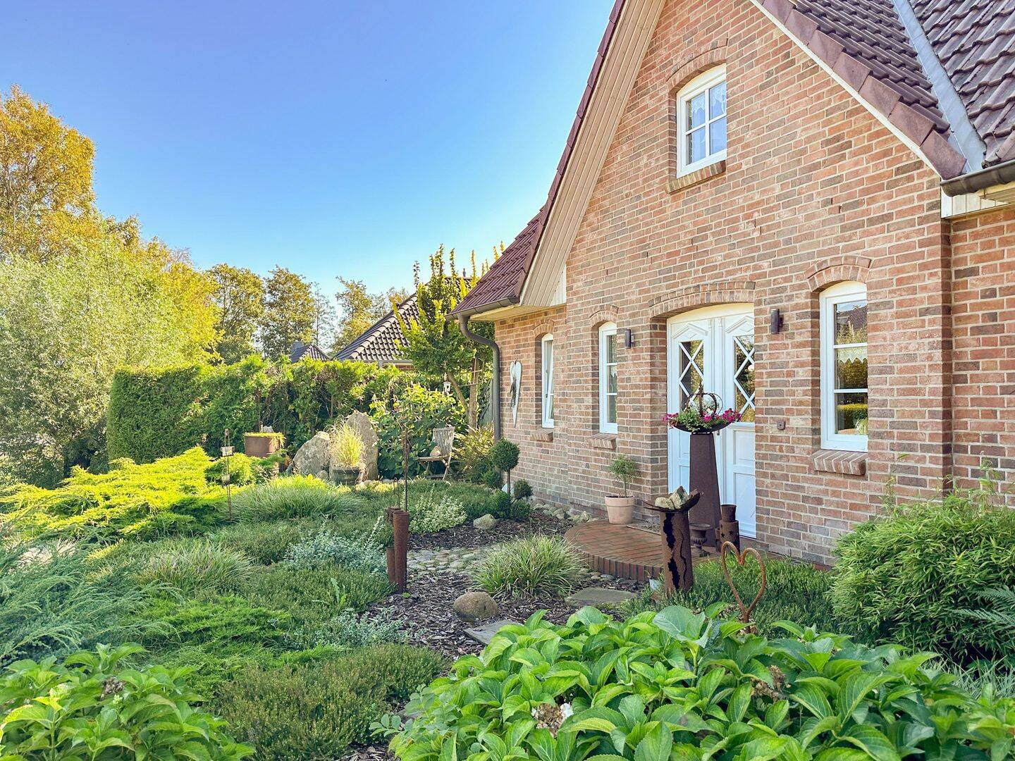 Tradition trifft Zukunft – Modernes Friesenhaus mit PV-Anlage im Grünen, 25870 Oldenswort