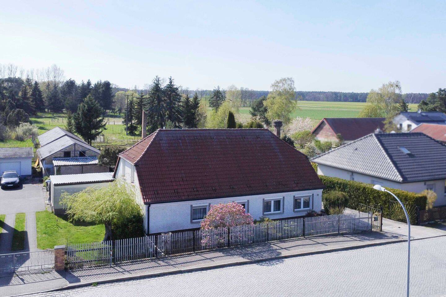 Einfamilienhaus mit Sanierungsbedarf und großem Grundstück in Feldrandlage von Nassenheide, 16775 Löwenberger Land