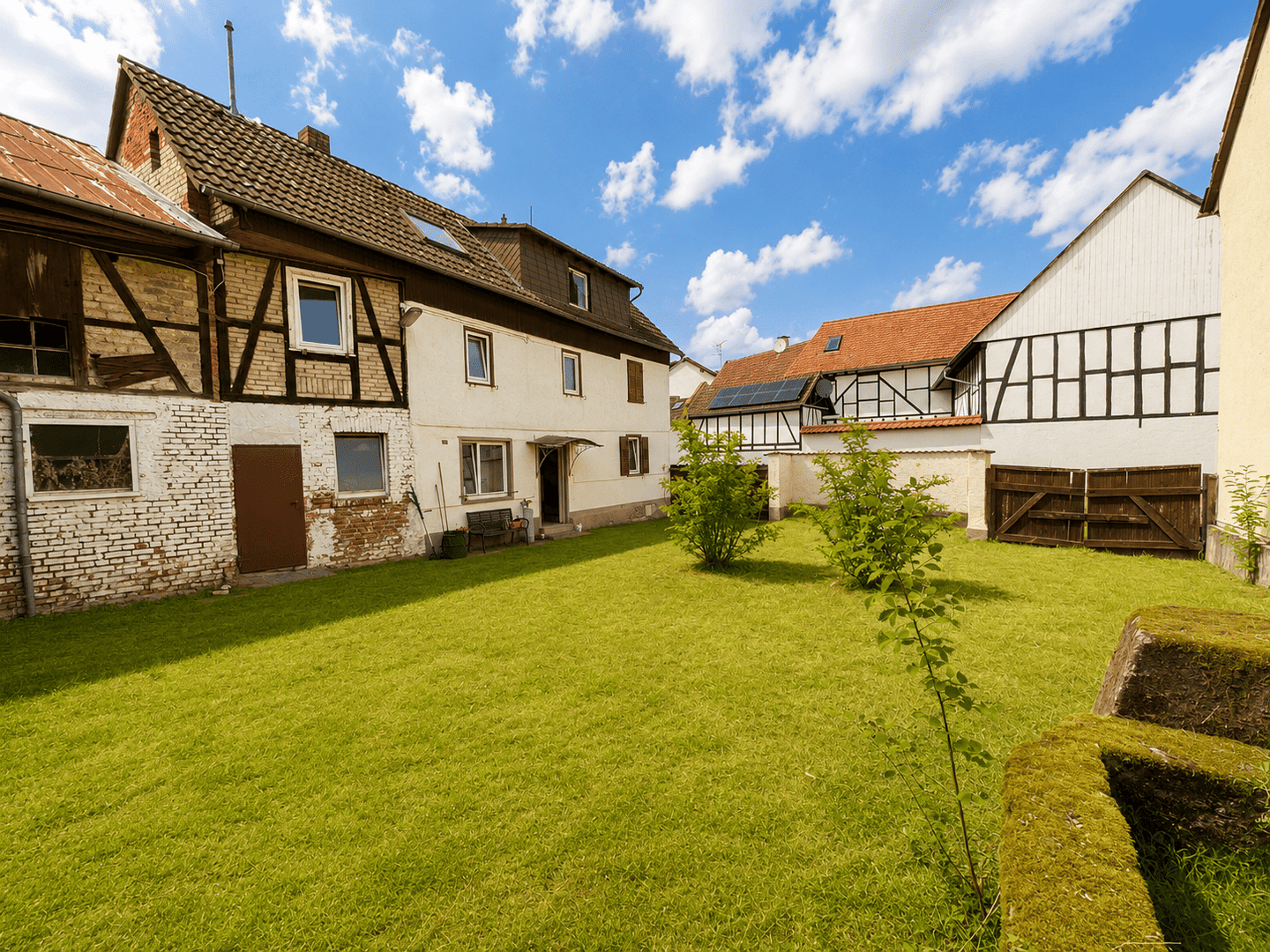 Charmantes Einfamilienhaus mit Scheune und großem Hof in zentraler Lage von Butzbach, 35510 Butzbach