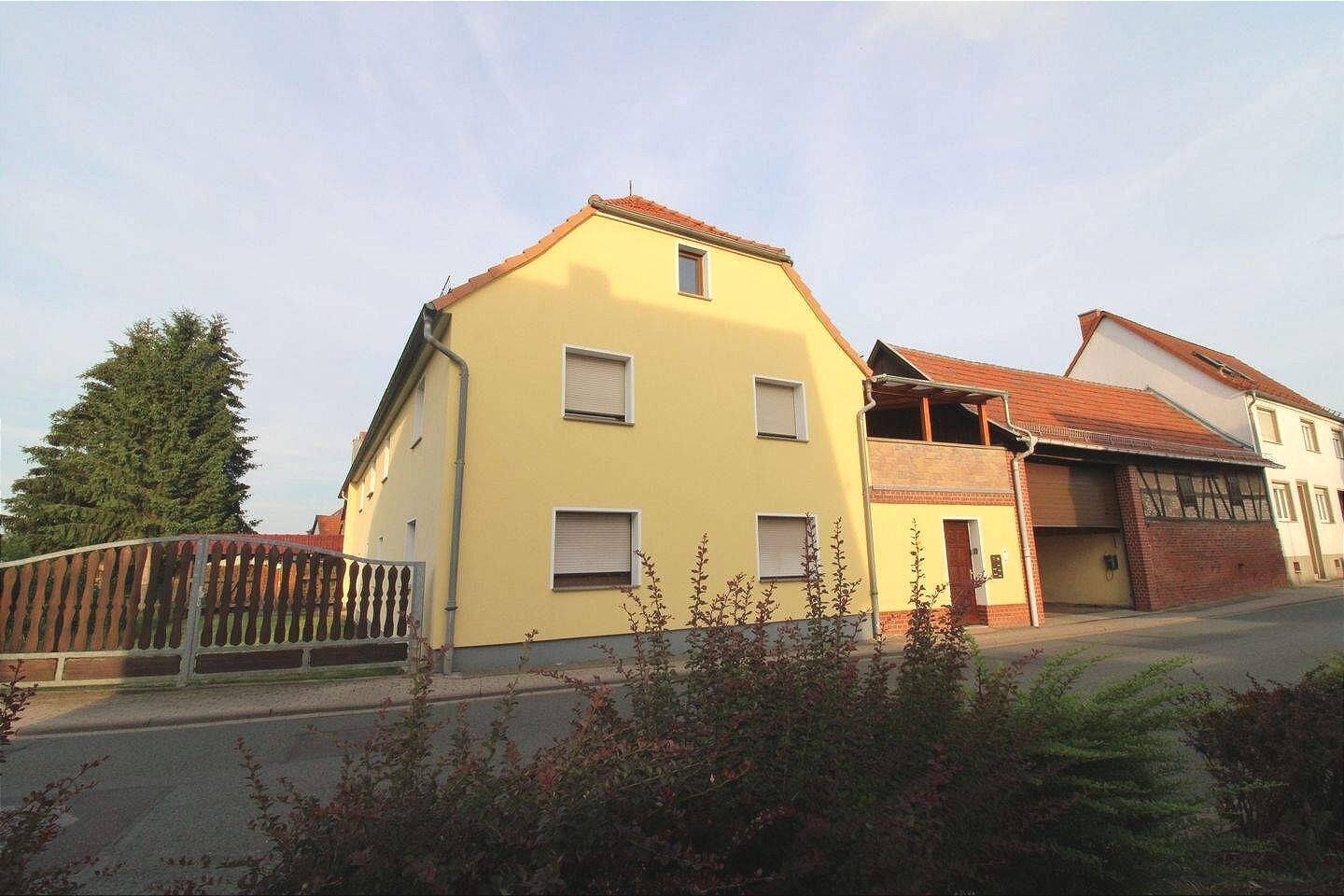 Vierseitenhof mit Garagenkomplex, Nebengelass und großem Grundstück – für die ganze Familie!, 99869 Drei Gleichen (Günthersleben)