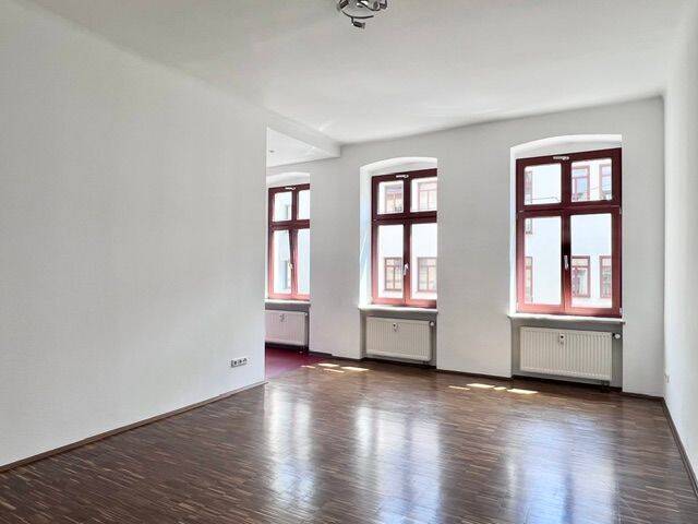 Hübsches Appartment mit Einbauküche, Parkett und Duschbad!, 1099 Dresden