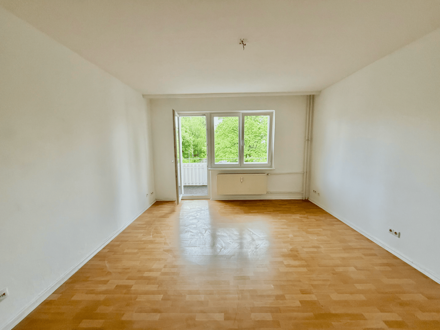 RENOVIERT – IDYLLISCH AM GUTSHOF-/SCHLOSSPARK BRITZ: BALKON – MIT STELLPLATZ !, 12347 Berlin (Neukölln)