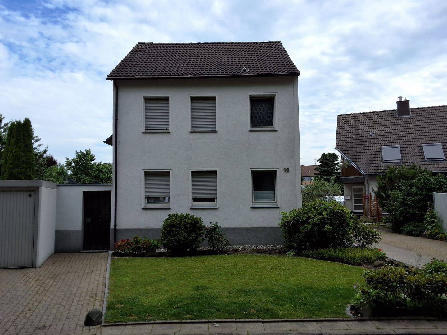 2,5-Zimmer-Wohnung mit Balkon, Gartenhaus und Garage, plus DG-Zimmer bei Bedarf., 45966 Gladbeck