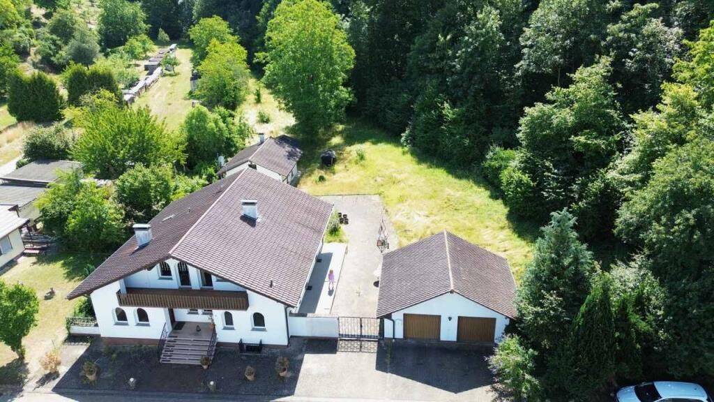 Ideal für Natur- u. Tierliebhaber! EFH mit ELW, Nebengebäude u. Doppelgarage direkt am Waldrand!, 75015 Bretten