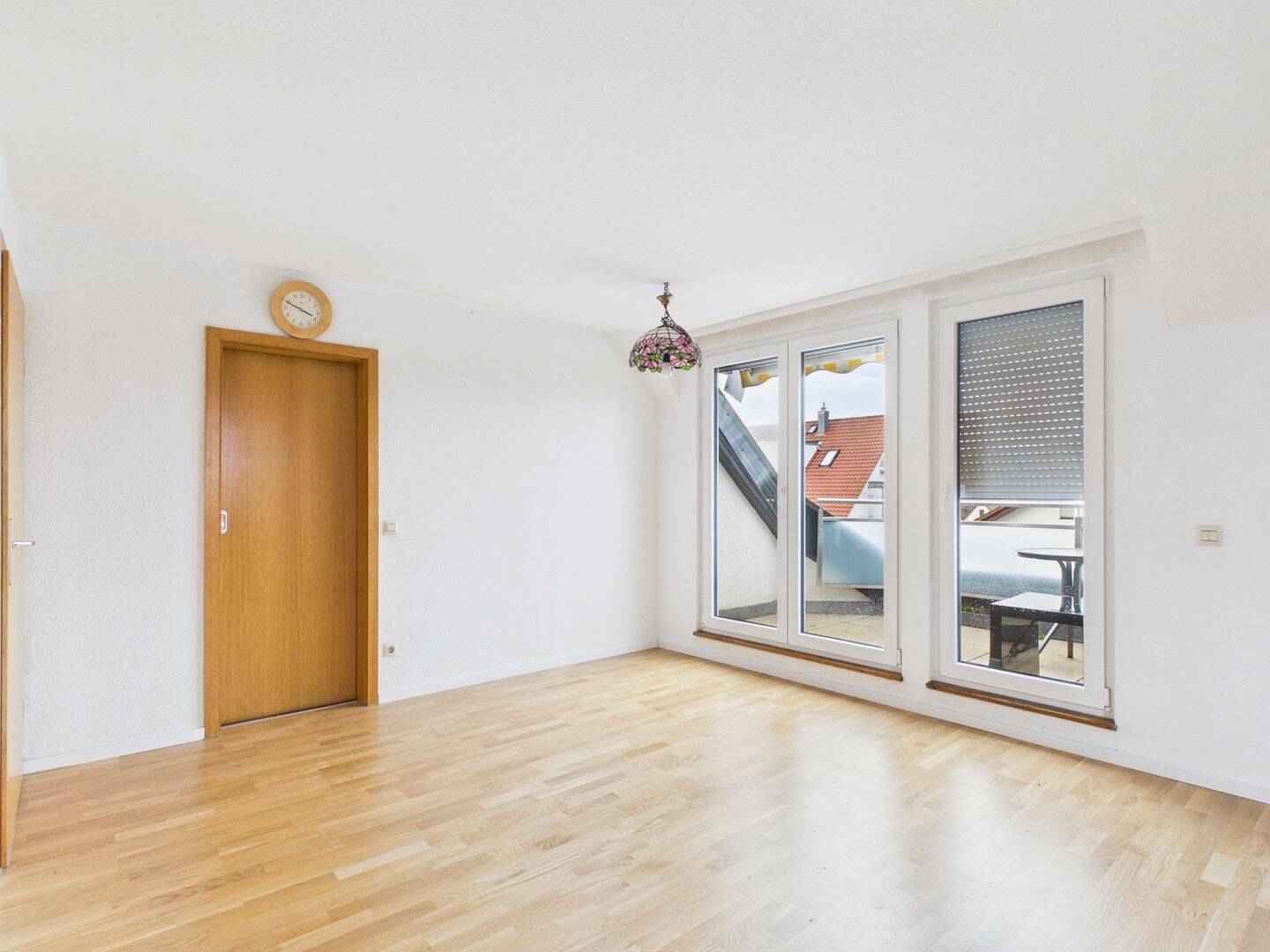 Helle Maisonette 60 m² mit Dachstudio 25 m², Balkon mit schöner Aussicht und Kfz-Stellplatz, 70619 Stuttgart (Heumaden Lederberg Riedenberg Sillenbuch)