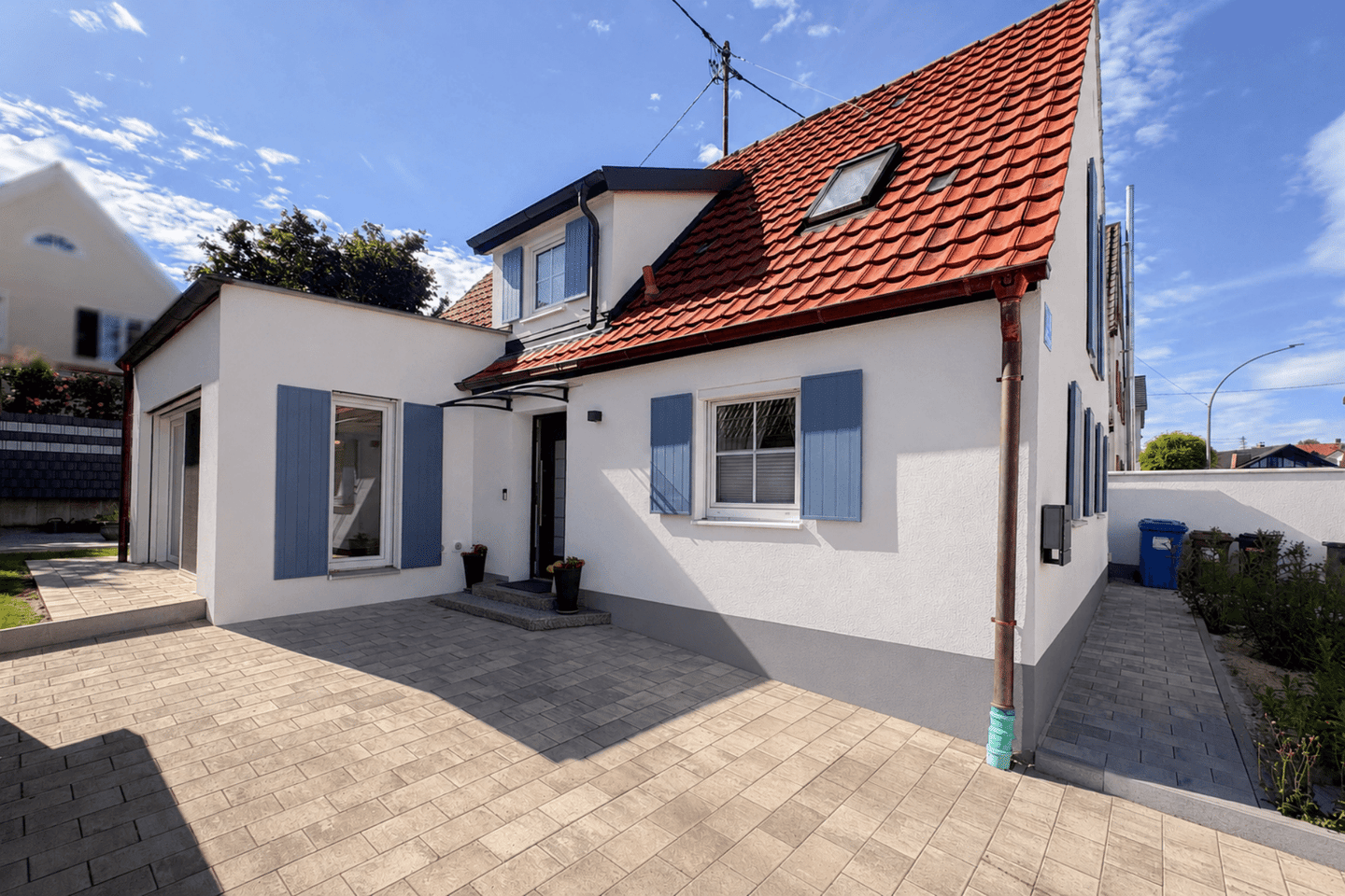 Schlüssel umdrehen und einziehen – Liebevoll modernisiertes Eigenheim in Wertingen mit Carport, 86637 Binswangen