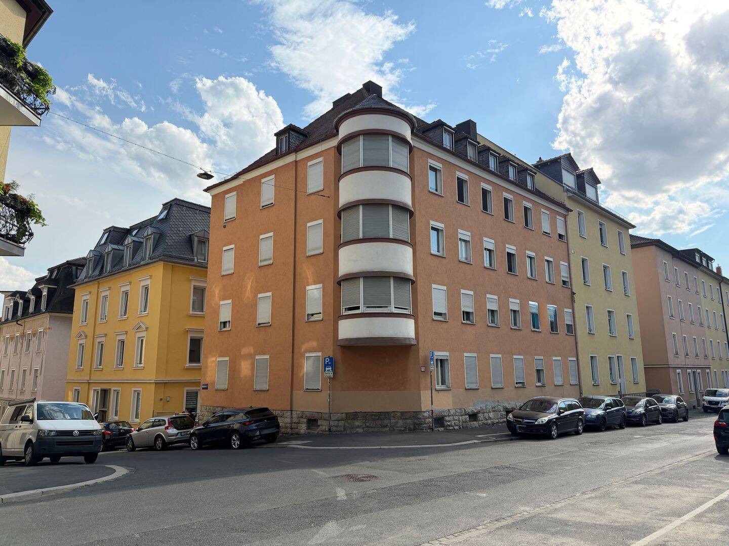 Mehrfamilienhaus zwischen Weinberg und City, 97080 Würzburg (Altstadt Dürrbachau Grombühl Oberdürrbach Unterdürrbach)