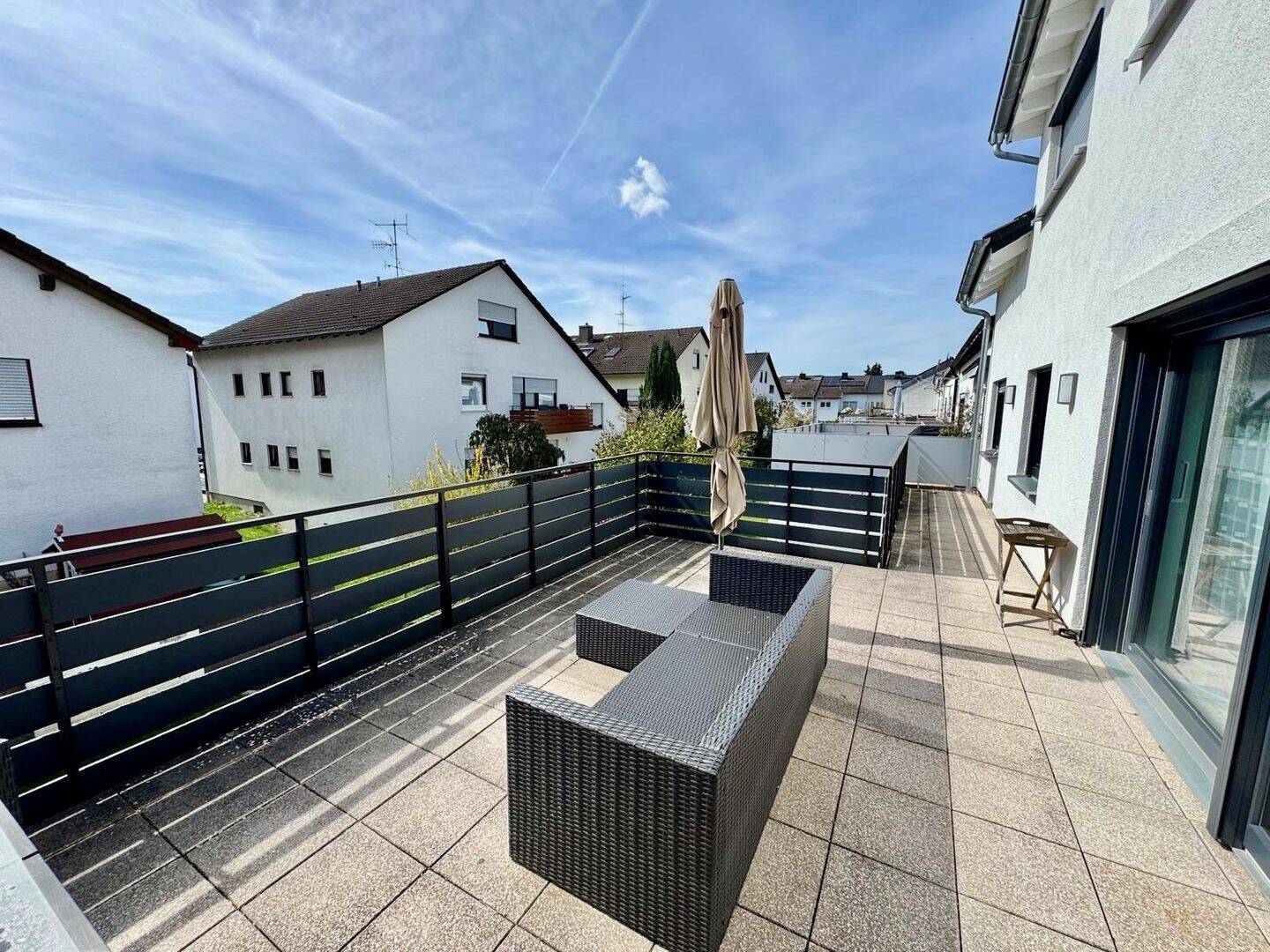 fast wie ein Haus: EXKLUSIVE, GROSSE WOHNUNG MIT 31 M² BALKON!, 69198 Schriesheim