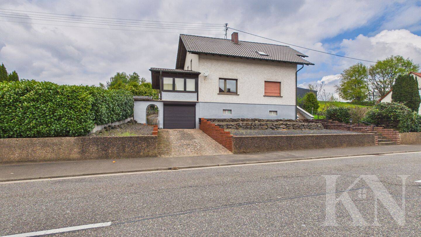 Freistehendes Ein-bis Zweifamilienhaus mit großem Grundstück & Potenzial in Schwalbach-Elm!, 66773 Schwalbach