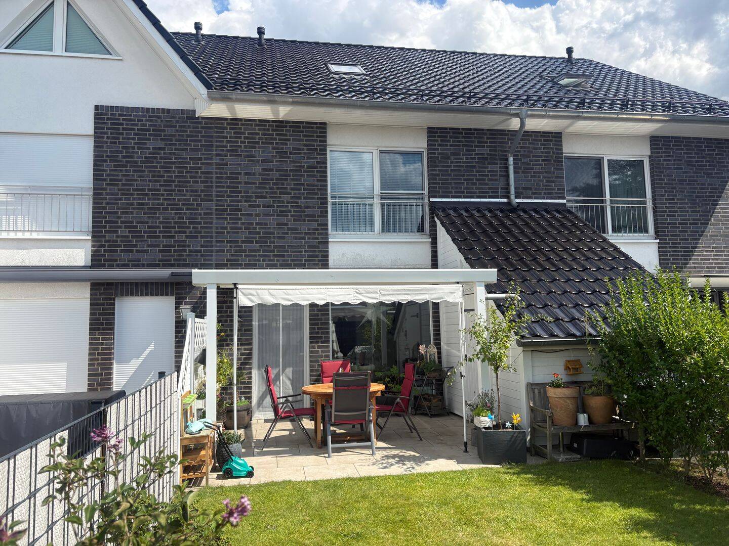 Ankommen und bleiben: Reihenhaus Bj. 2019 mit Westgarten vor den Toren Hamburgs, provisionsfrei, 22145 Stapelfeld (Wandsbek Farmsen-Berne Rahlstedt)