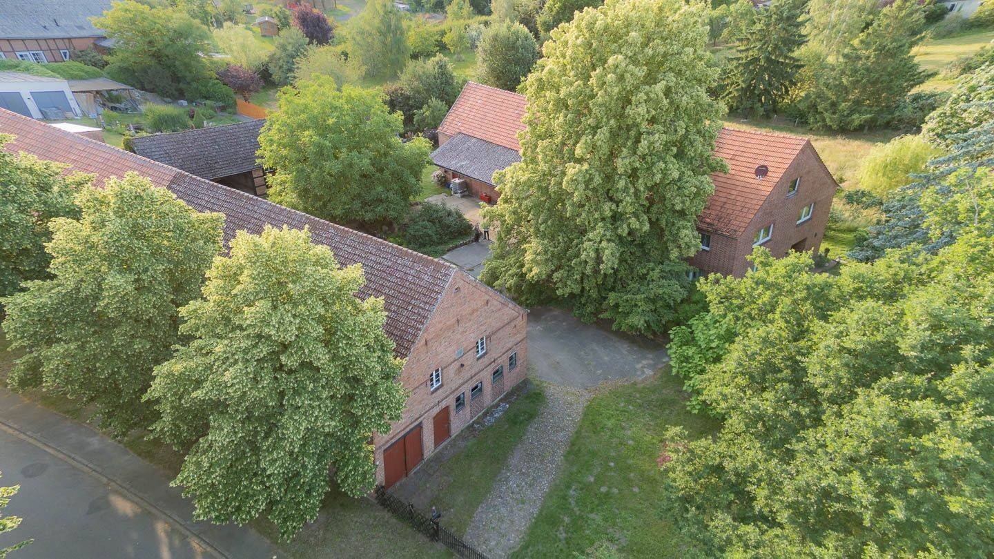Außergewöhnliche Hofstelle mit Wohnhaus, Scheune, Stallungen und großem Grundstück im Wendland, 29494 Trebel