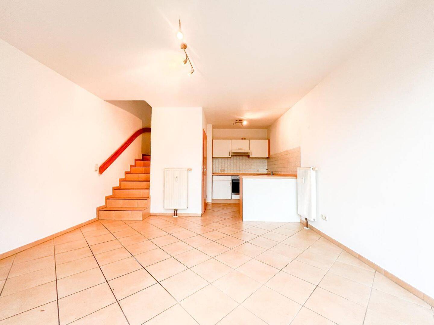 Wohnen wie im eigenen Haus – 3-Zimmer-Wohnung mit Terrasse, Balkon, Stellplatz und eigenem Eingang in Wedel, 22880 Wedel