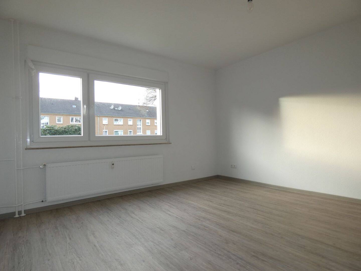 *** Heimaterde! Kleine Single-Wohnung!  Bereits aufwendig saniert! ***, 45472 Mülheim an der Ruhr (Heißen Heißen-Fulerum Holthausen Mitte-Ost Winkhausen)