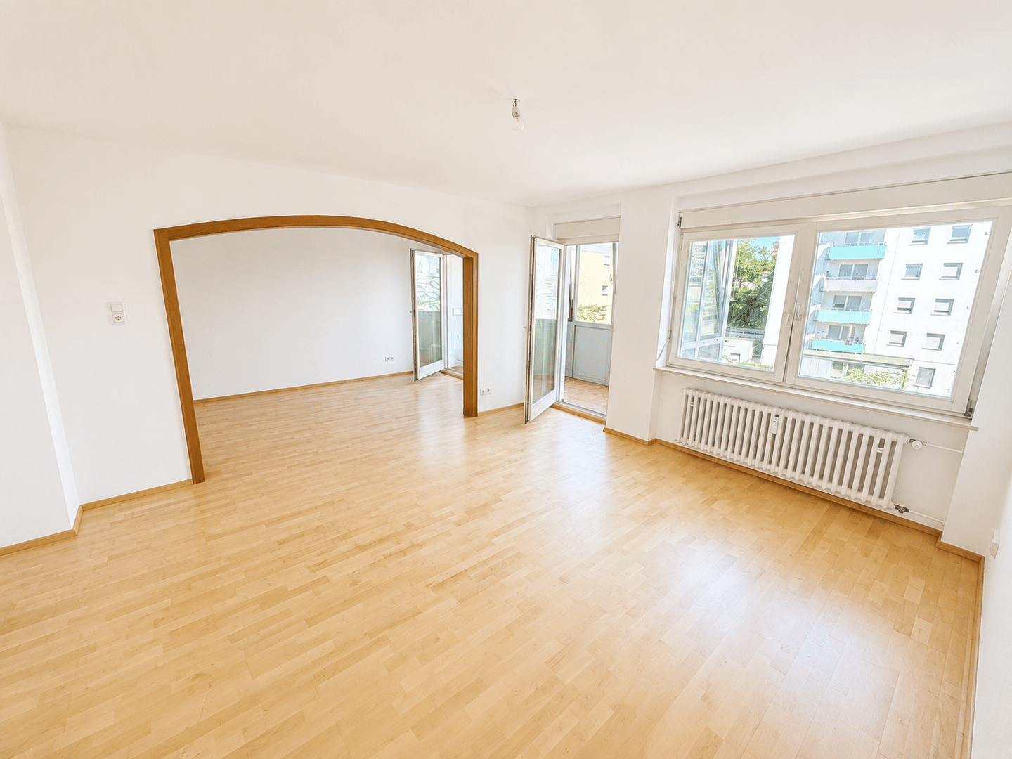 Helle 4-Zimmer-Wohnung mit Wintergarten, Balkon, Küche in zentraler Lage von Würzburg, 97072 Würzburg (Altstadt Sanderau)