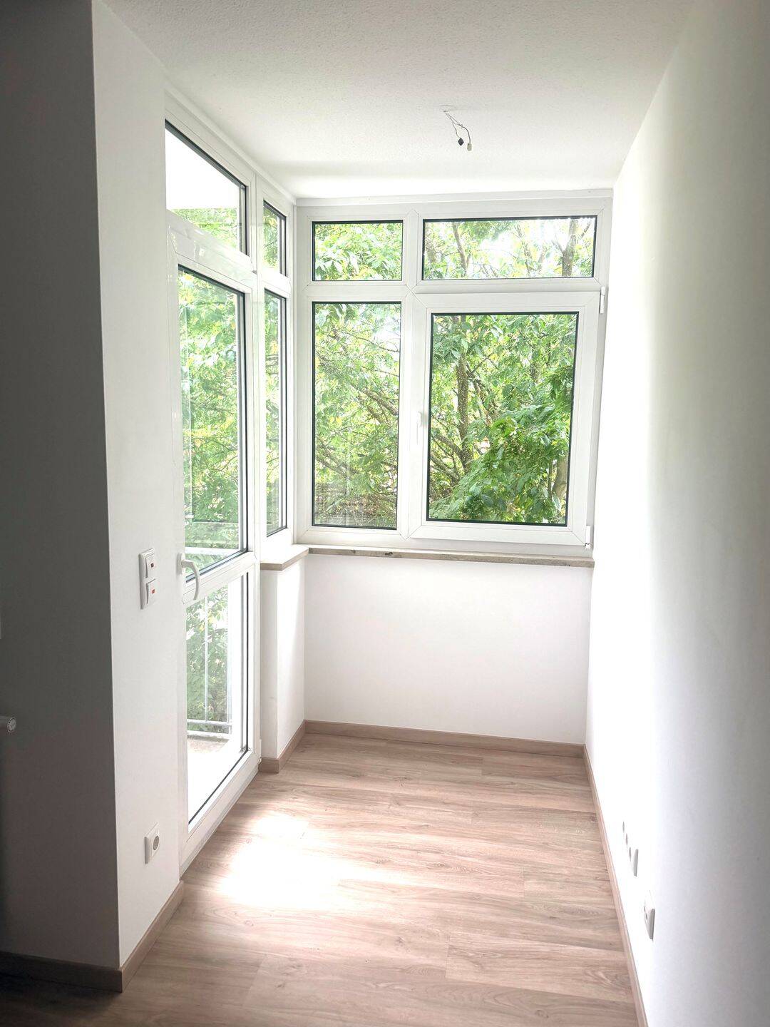 Moderne 2-Zimmer-Wohnung mit Balkon, 93049 Regensburg (Großprüfening-Dechbetten-Königswiesen Innenstadt Westenviertel)