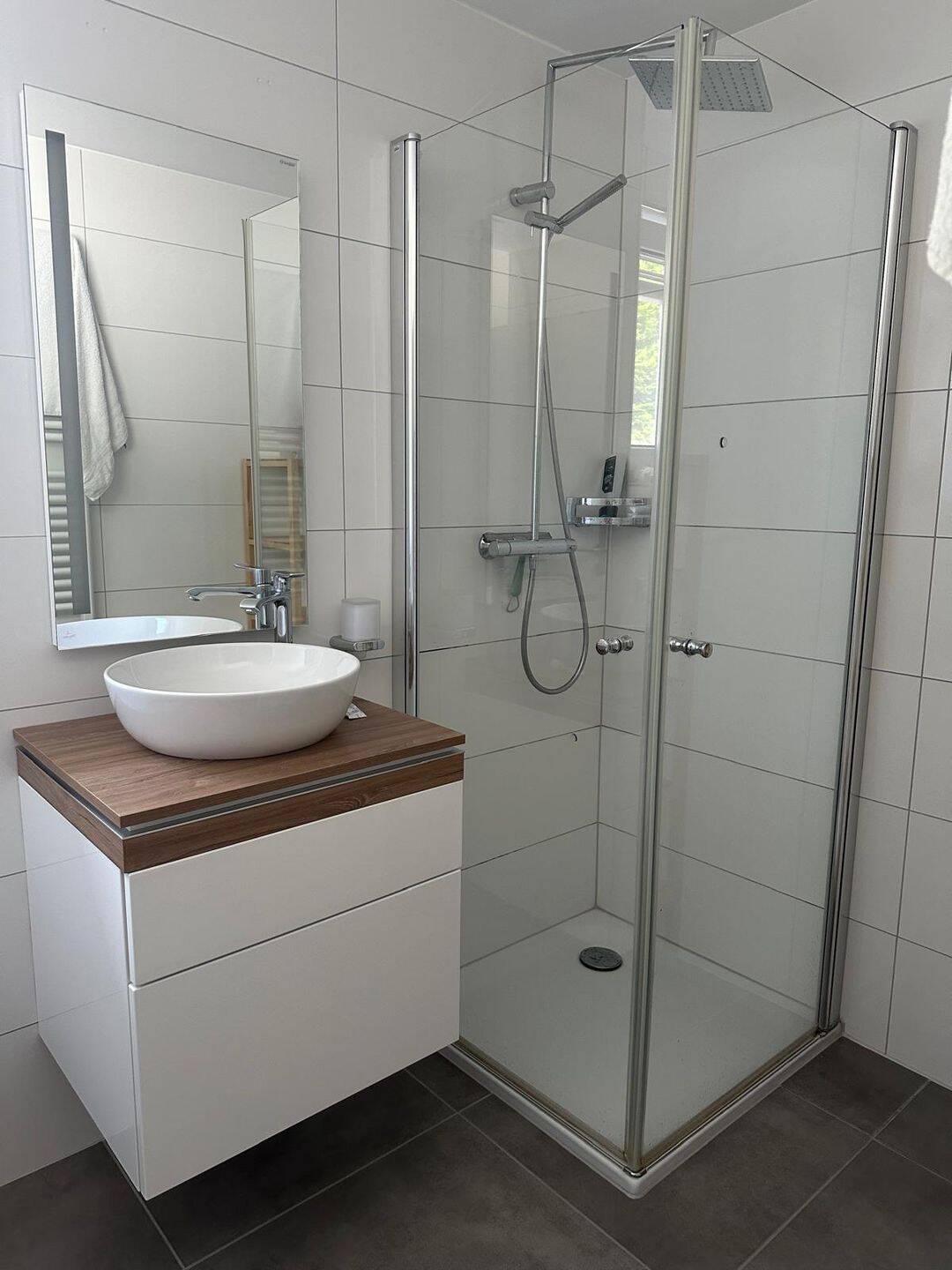 Luxus-Apartment (35m²) Kassel-Brasselsberg- MÖBLIERT, AUF ZEIT, 34132 Kassel (Bad Wilhelmshöhe Brasselsberg Niederzwehren Nordshausen Oberzwehren)