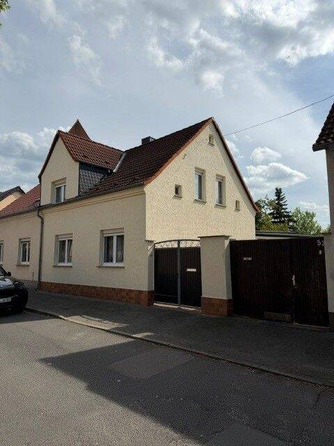 Wohnhaus in ruhiger Nebenstraße, 6803 Bitterfeld-Wolfen