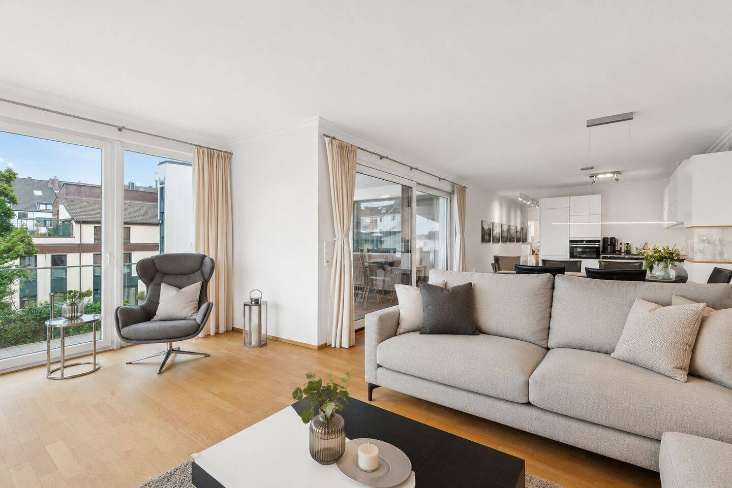 Großzügige 4-Zimmer-Eigentumswohnung mit Loggia, Aufzug und ruhiger Innenhoflage