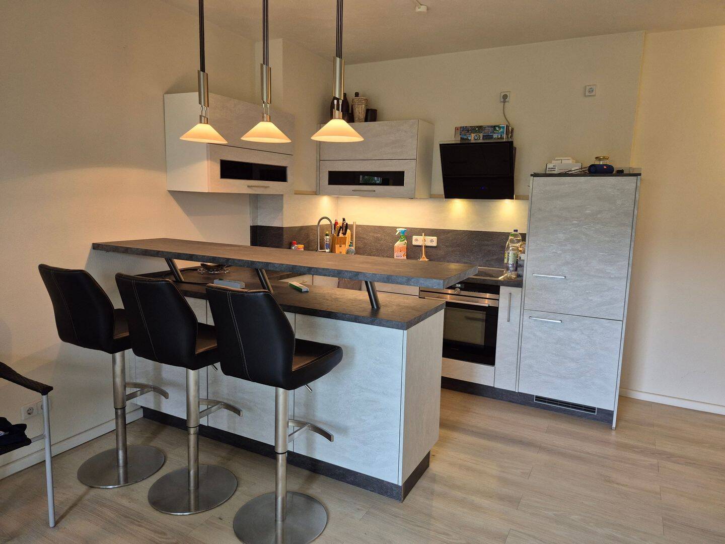 Ab Sep 26: 2 Zimmer Wohnung in DD-Pieschen elbnah mit Balkon, Küche, Dusche, Badewanne & TG Stellplatz, 1139 Dresden (Kaditz Mickten Pieschen-Süd Trachau)