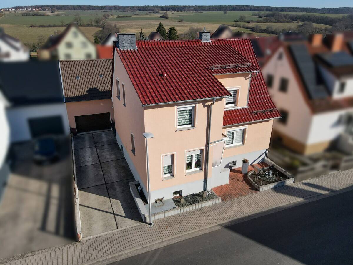 Gepflegtes Einfamilienhaus mit Garten und Garage in Völkershausen, 36404 Vacha