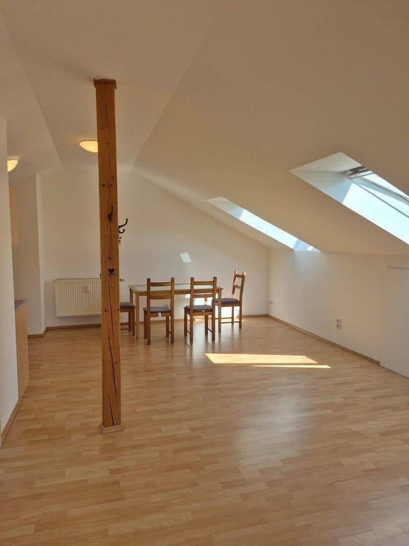 Helles Apartment mit West-Balkon, 82054 Sauerlach