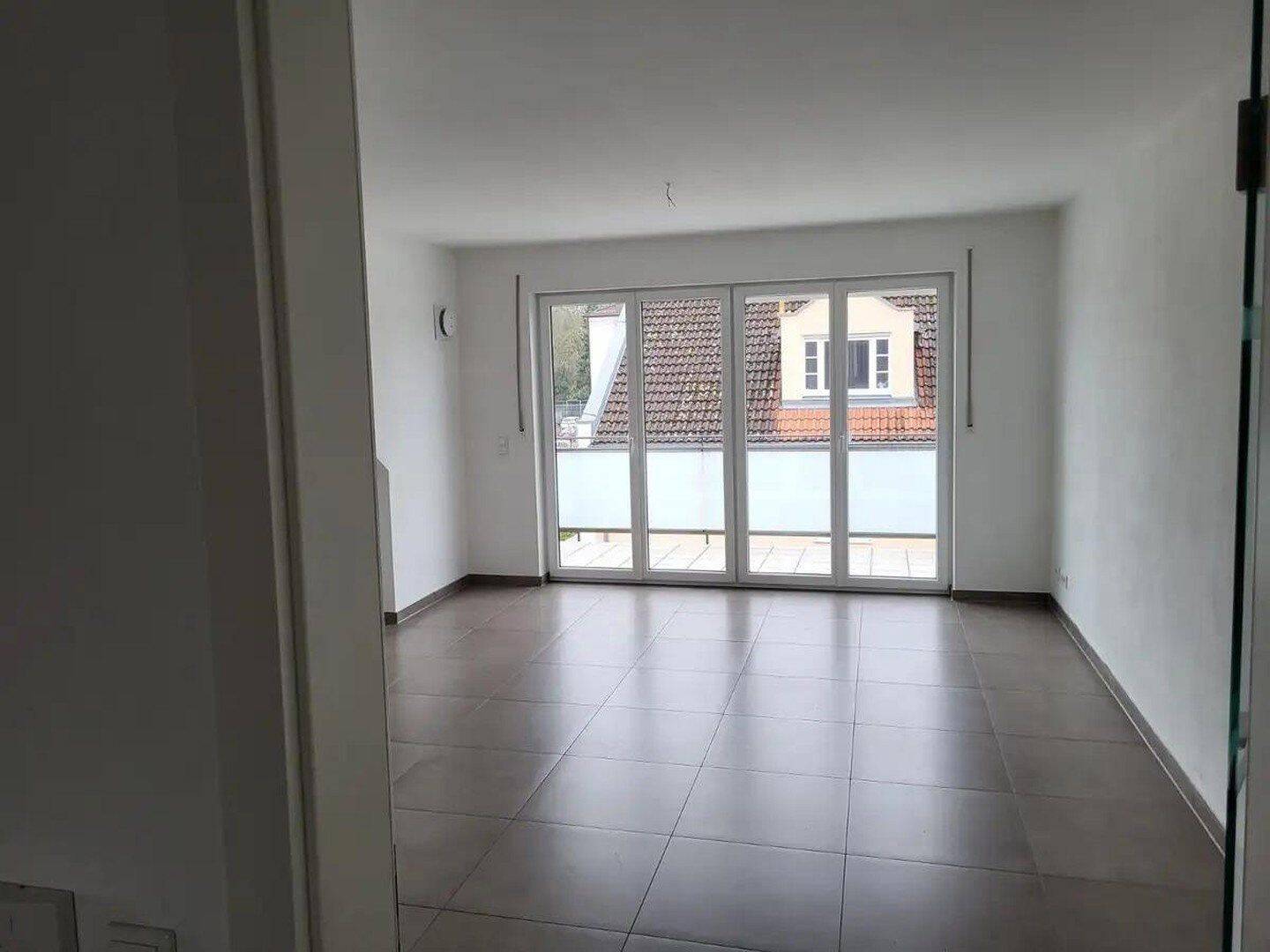 Hochwertige und neuwertige 2-Zimmer-Dachgeschosswohnung mit Einbauküche, 85051 Ingolstadt
