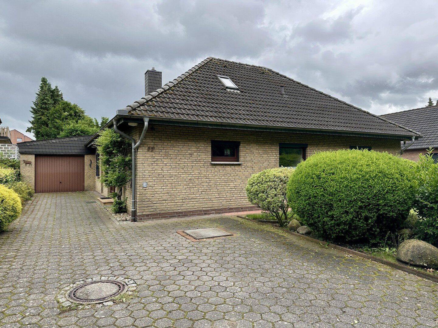 Einfamilienhaus mit großem Garten, Garage – Einliegerwohnung im Dachgeschoss, 28790 Schwanewede